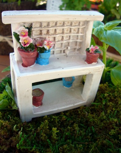 Weißer Garten Blumentisch mit Töpfen MI 56154 Miniatur Feengarten - Bild 10 von 11