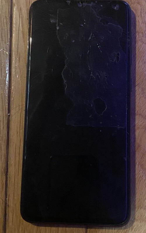 Samsung Cell phone mobile Galaxy A70 FOR parts or repair