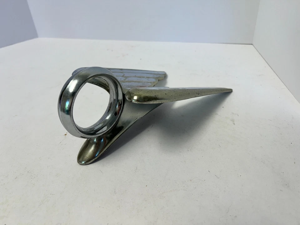 Chrysler Windsor 1951-1952 capó alado adorno cromado 1373207 nuevo en stock Foto 2 de 4