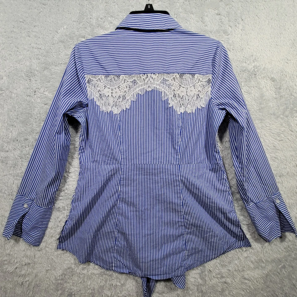 Camisa INC feminina pequena listrada azul com botões na cintura amarrar inserções de renda manga longa - Imagem 2 de 4