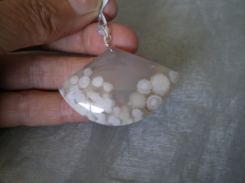 Sakura Agate fan shaped pendant, 121.95 carats, 0.41 grams 925 Sterling Silver - Picture 2 of 10