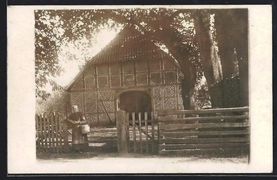 Foto-AK Ahlden-Eilte, Haus Nr. 29, Fachwerkscheune und Bäuerin 1911 