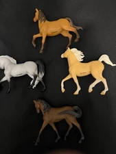 Lot Of 4 2017 , 2019 Just Play DWALLC Horses