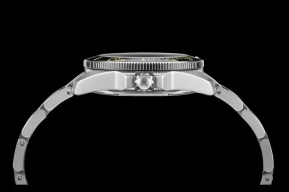 New Certina DS Action Diver 40.5mm Black Dial Steel Men's Watch C0484071105101 - Image 4 of 4