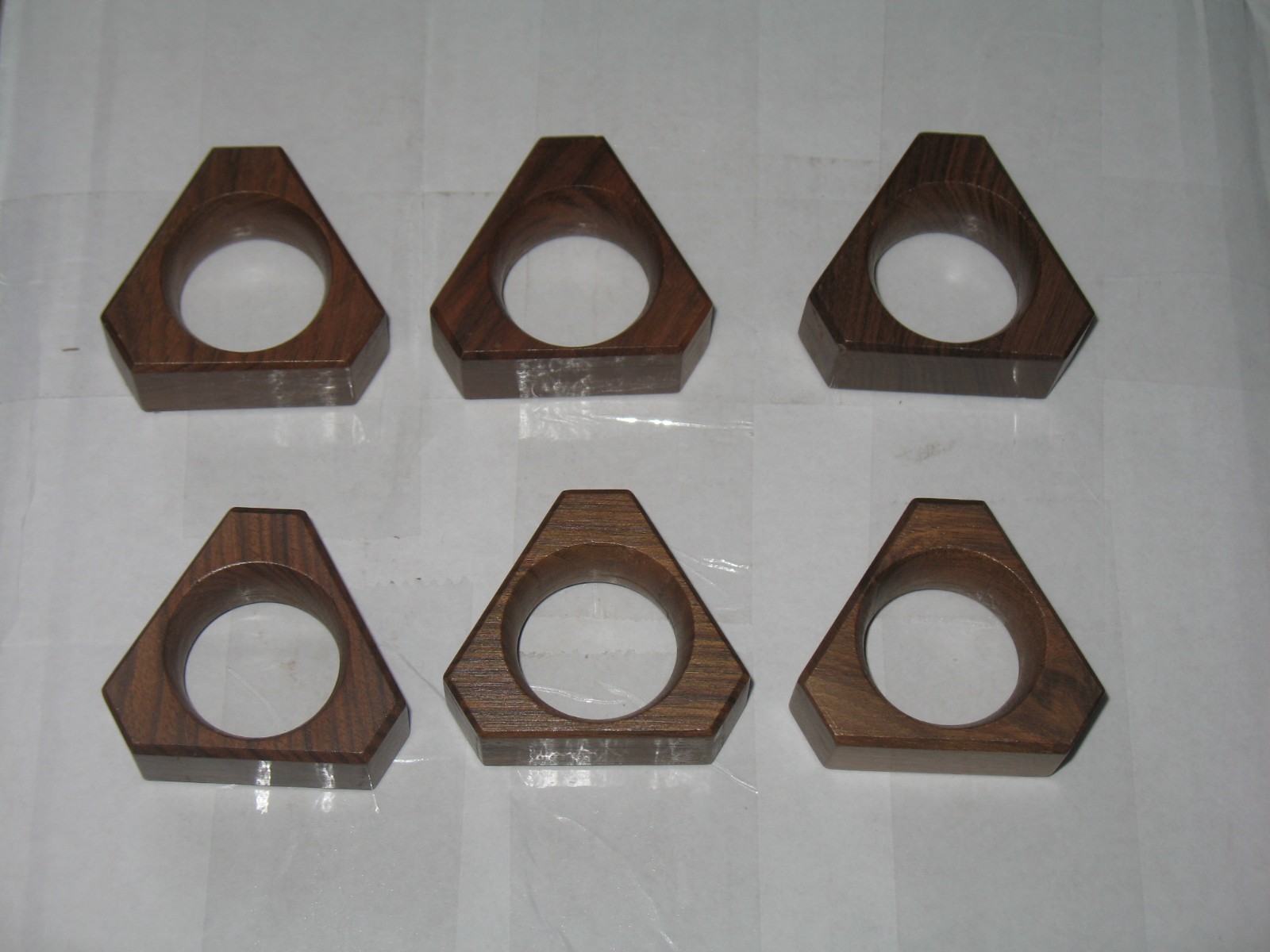 VINTAGE TRIANGULAR WOODEN NAPKIN RINGS x 6