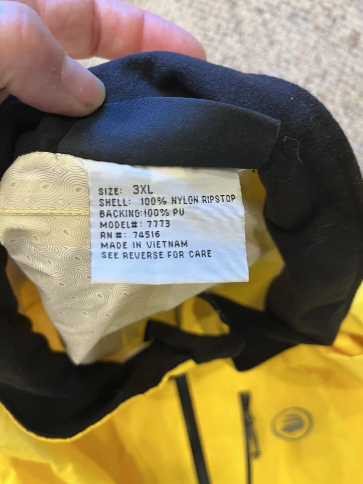 Performance Cycling Rain Jacket Men’s Size med. WIND & WATERPROOF  3XL XXXL - Image 3 of 3