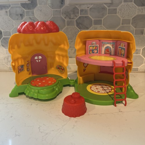 Vintage Strawberry Shortcake Mini’s House with Few Accessories Kenner Prod Co