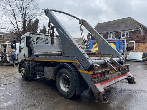 2014 Volvo FL-250 Skip Loader - Picture 3 of 19