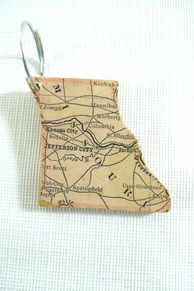 Vintage MISSOURI State USA Map Wood Puzzle Piece KEYCHAIN