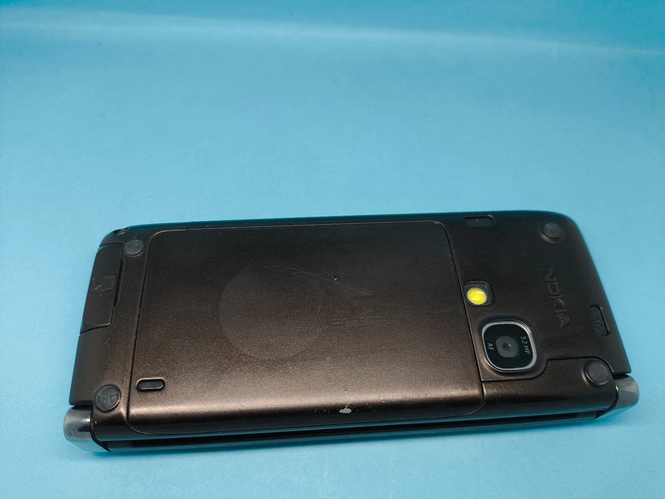 Nokia E90 Communicator - Mocha (Unlocked) Mobile Phone Good Condition - Image 4 of 4