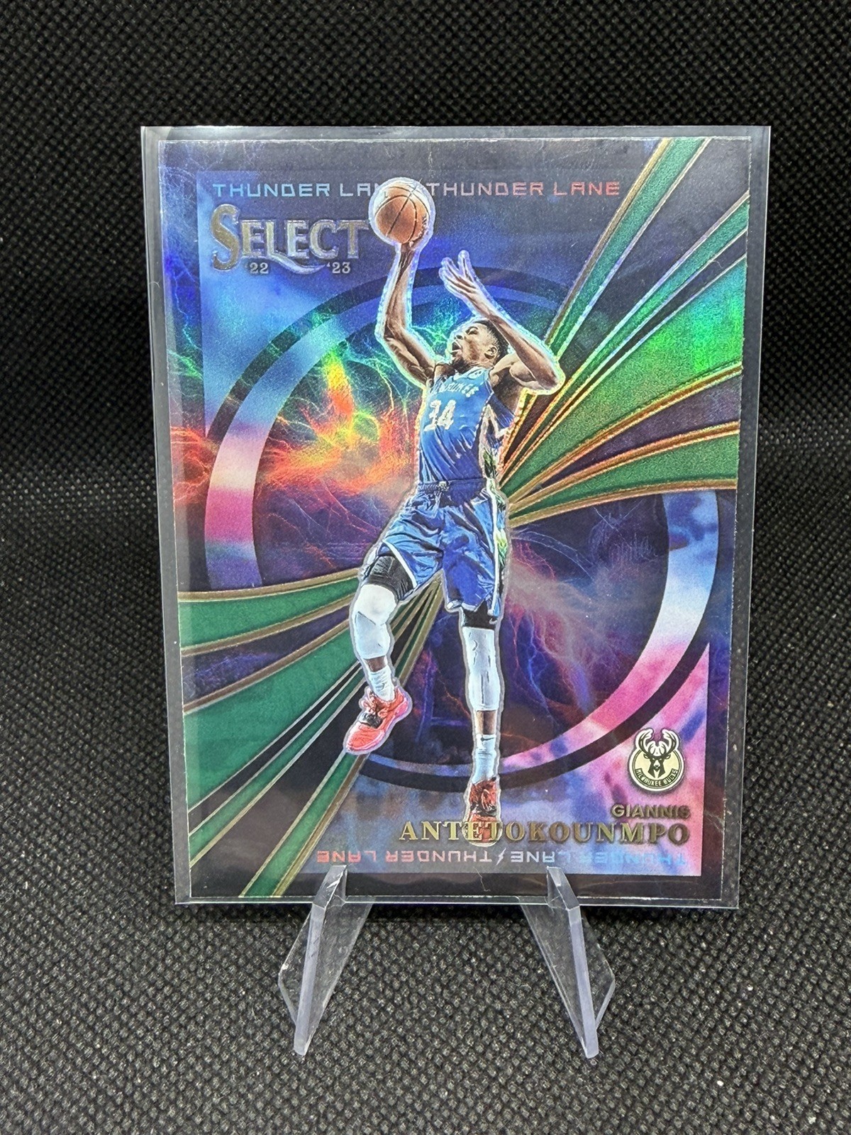 2022-23 Panini Select Thunder Lane Green Prizm Giannis Antetokounmpo #13
