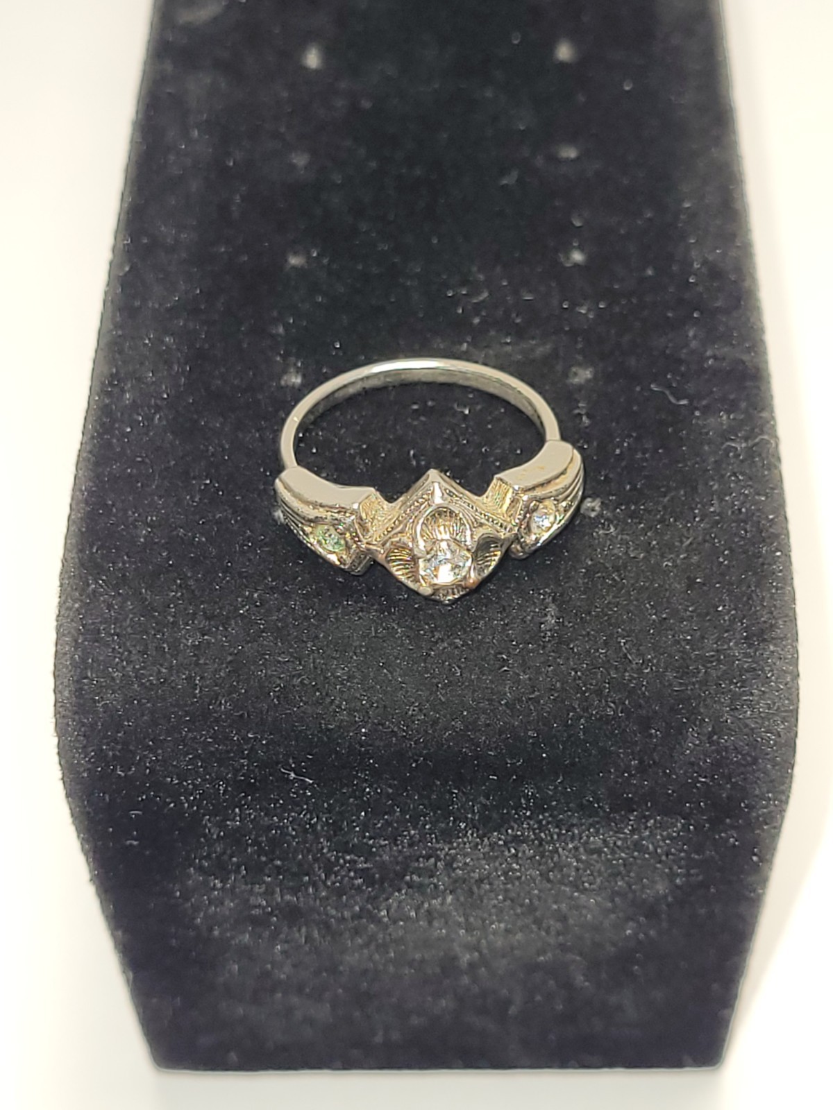 Vintage Art Deco Fashion Ring Silver Tone Rhinestone Small Clear Accents Sz 7.5