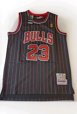Mitchell & Ness  Michael Jordan #23 Bulls 1996-97 Pinstripes Edition Jersey LG