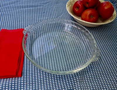 Vintage Scalloped Nine-Inch Pyrex Pie Baker With Handles New Unused