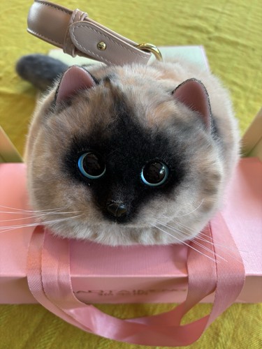 FAKE FUR BABY Realistic Siamese Cat Mao Tai Meng "Emotional Support Animal" Bag