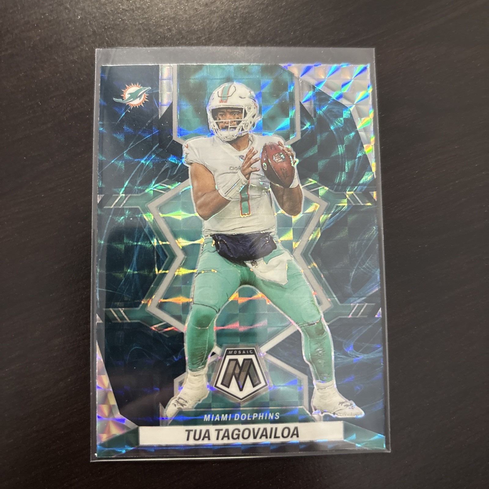 2022 Panini Mosaic Tua Tagovailoa Genesis Prizm #121 Case Hit Miami Dolphins.