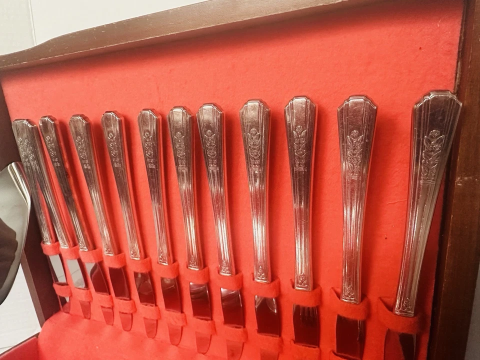 WM ROGERS A 1 PLUS 54 Piezas Cubiertos Plateados Patrón Rosalie Oneida De Colección Foto 3 de 4