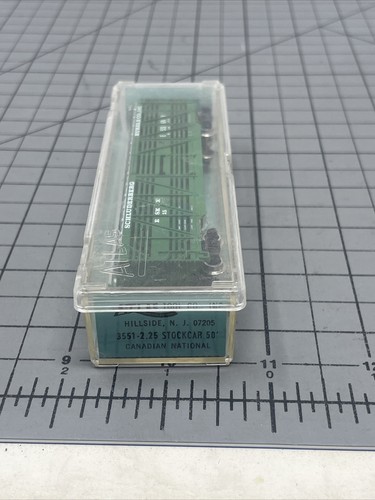 Altas N Scale 3552-2.25 50' Stock Car Schlud. & Kurdle Meats - Picture 9 of 9