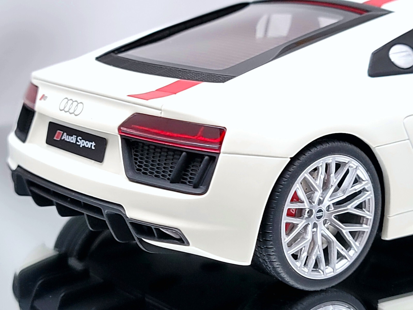 GT Spirit Audi R8 RWS TBC V10 Coupe 2018 White with Red Resin Model Car ...