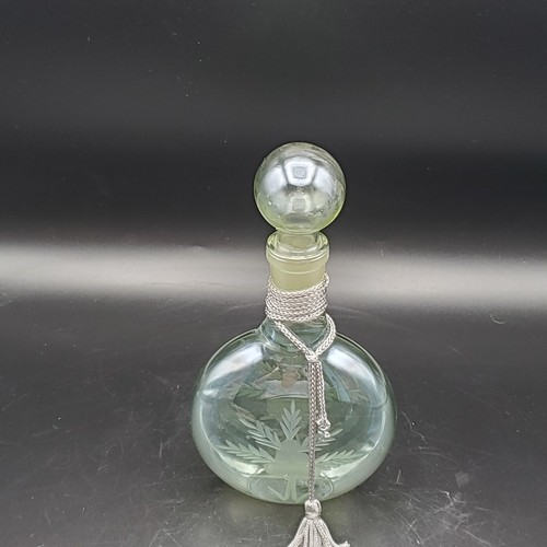 Botella de perfume de vidrio grabado Cellini con tapón - Imagen 3 de 6
