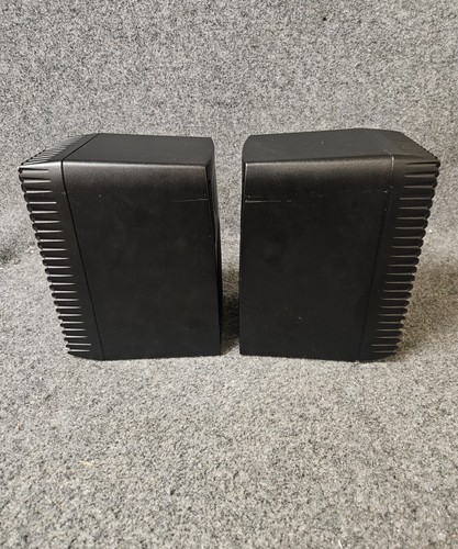 Par de altavoces profesionales de monitor de estudio de alta fidelidad Genelec HT205 - Imagen 2 de 5