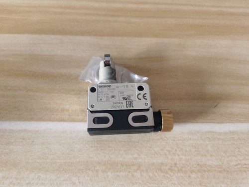 1PCS Omron D4E-1B20N D4E1B20N Limit Switch -New Free Shipping #OM - Picture 6 of 6
