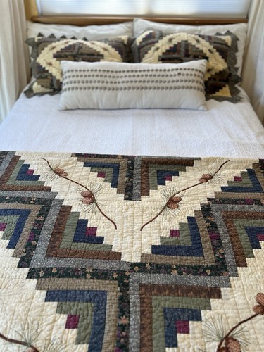 Vtg Donna Sharp Patchwork Quilt Cabin Raising Pine Cone Queen King 2 Sham Lodge - Picture 2 of 24