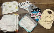Lot of 14 Baby Bibs & Burp Cloths  Tommee Tippee, Nuby, Bandana Style, Absorbent