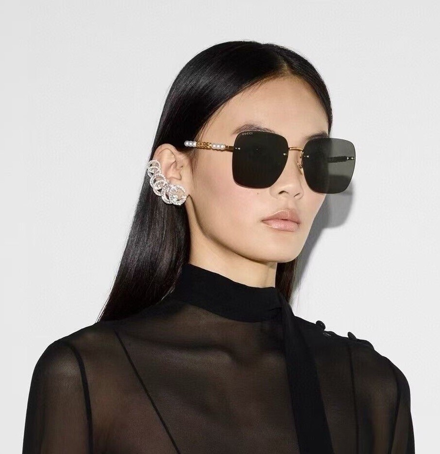 Gucci GG1923SA 001 Square Sunglasses - Gold with Pearl/Grey Gucci GG1923SA Grey Rimless Square Pearl Sunglasses  main image 2