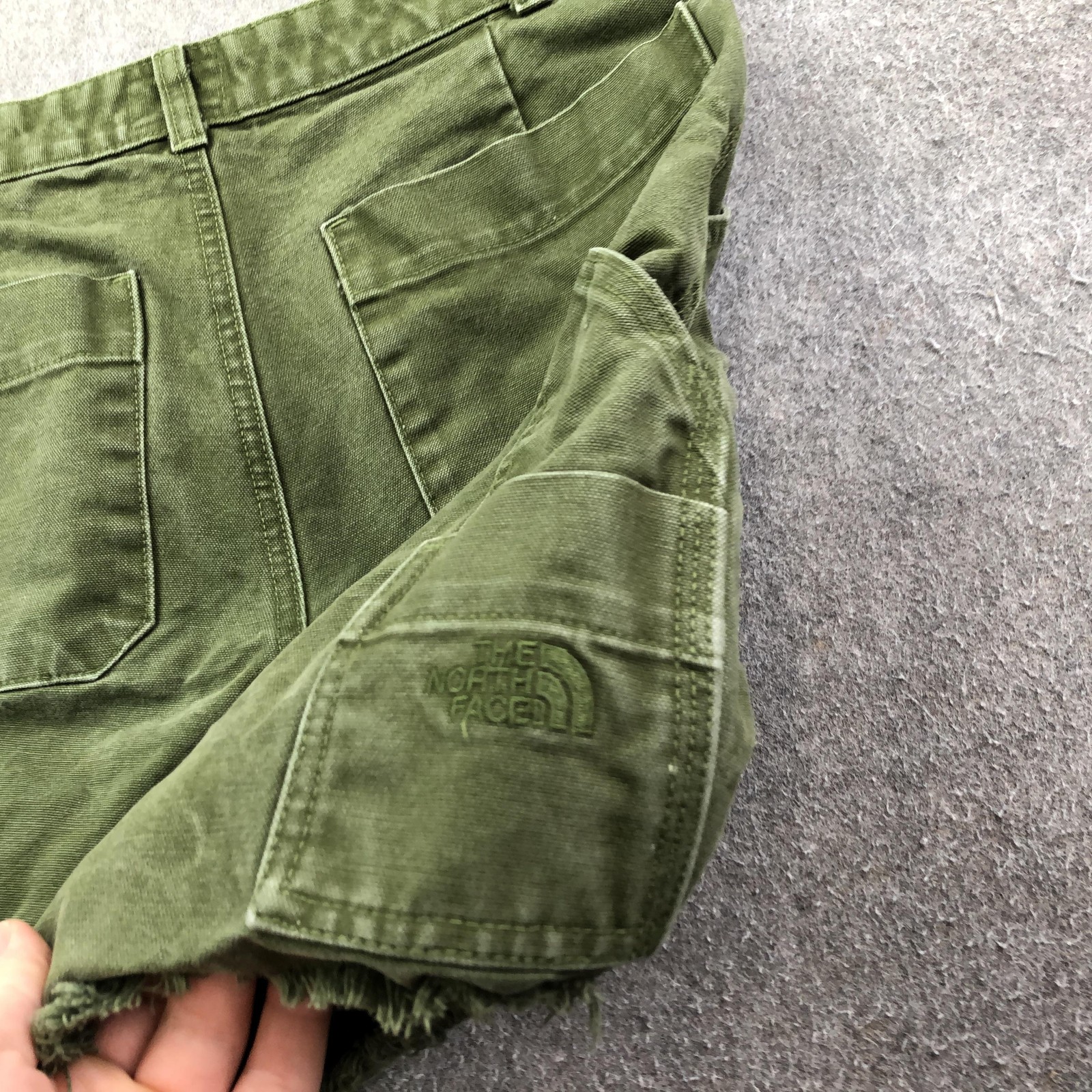 The North Face Shorts Womens 6 Green Cargo Utility Hiking Raw Hem 8.5 Inseam thumbnail 4