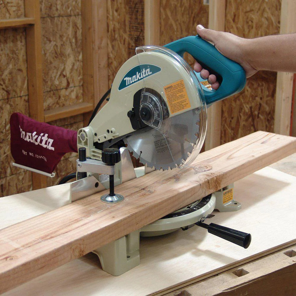 Makita LS1040 10-Inch 15.0 Amp 4,600 Rpm  Pivoting Arm Compo