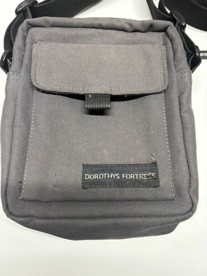 Bolso Bandolera FUCT Súper Raro Dorothys Fortress De Colección Finales de los 90’s Foto 3 de 4