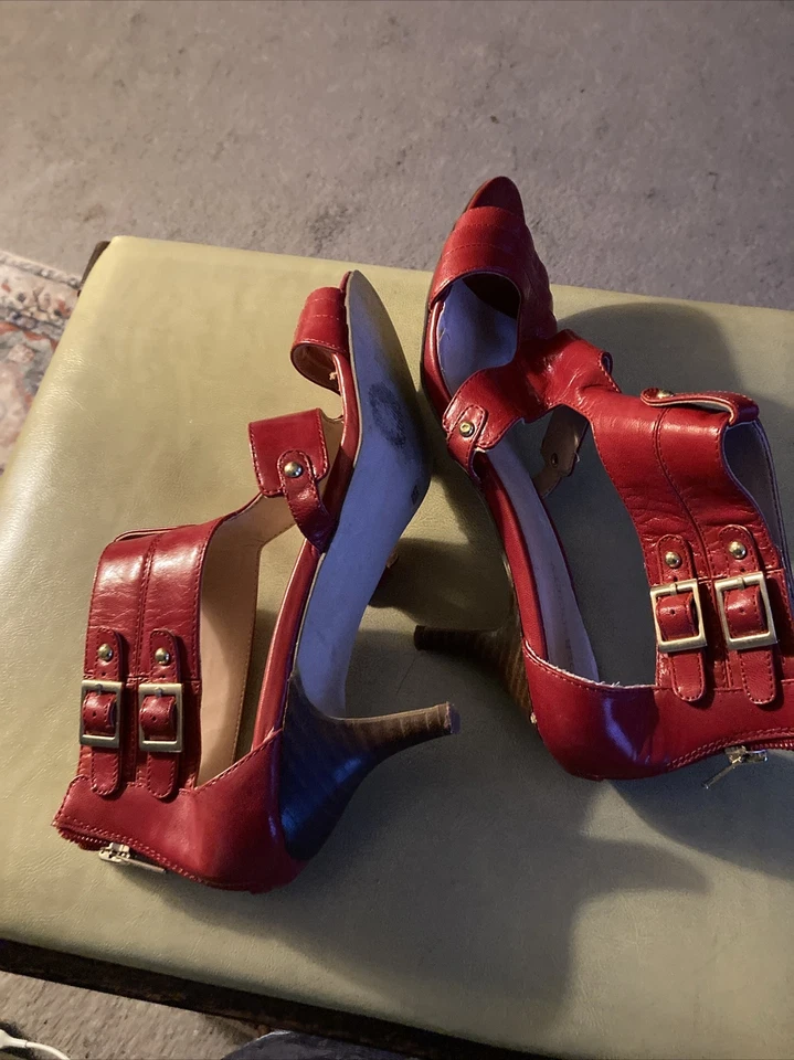 Correa de hebilla de tobillo Sole Society roja con hebilla de 2,5 pulgadas de alto punta abierta/lados talla 9,5 Foto 3 de 4