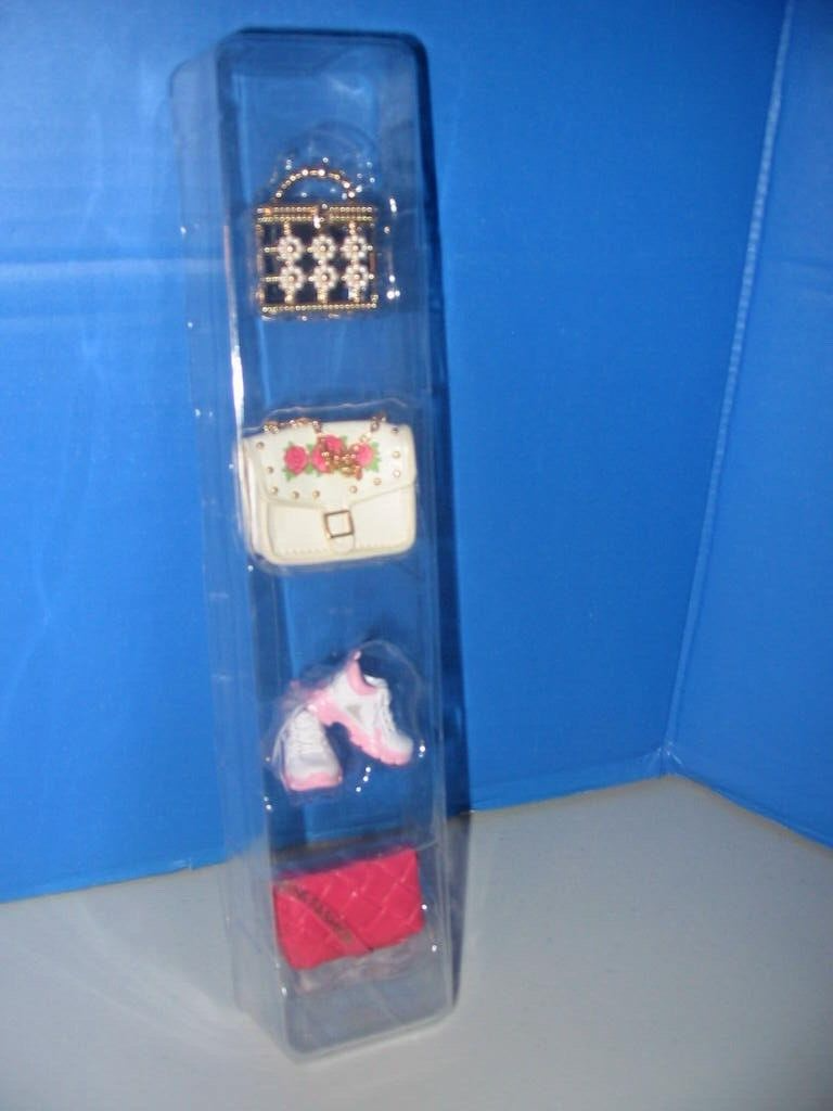 Foto 1 di 8