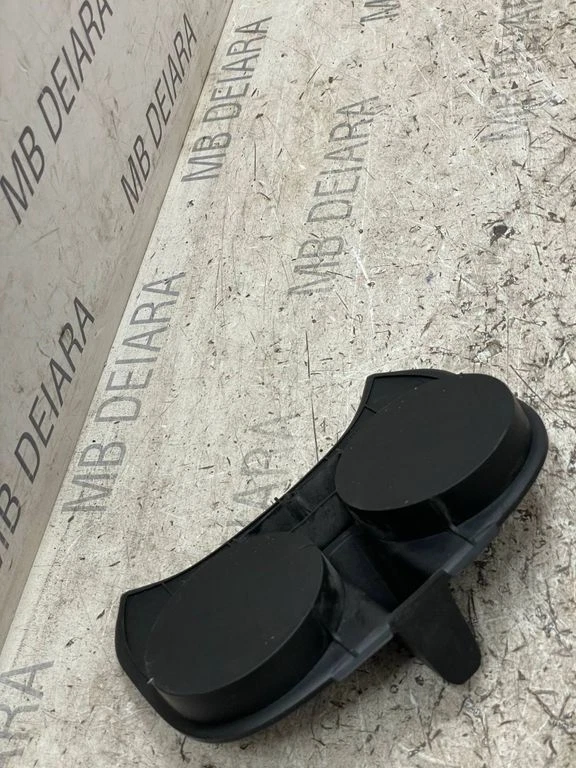 Alfombrilla portavasos Aston Martin DB9 2015 KY63040K60AA DEI12602 Foto 2 de 3