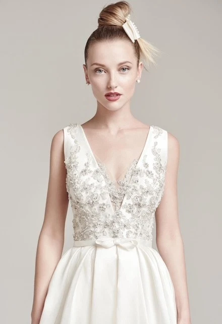 Vestido de novia con cuentas de Swarovski Sottero & Midgley Margot Mikado 10 Foto 3 de 4