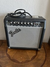 Amplificatore chitarra elettrica vintage Fender Frontman 15R con cavo alimentazione dettaglio argento