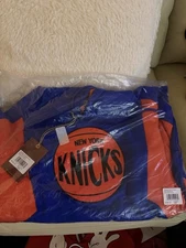 Men’s New York Knicks Hardwood Classics Blocked Fleece 2.0 Hoodie Size 2X NWT