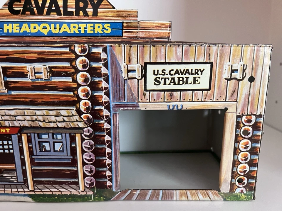 MARX FORT APACHE 1950’s U.S. CAVALRY HEADQUARTERS TIN BUILDING - VG-HARD-TO-FIND - Image 2 of 4