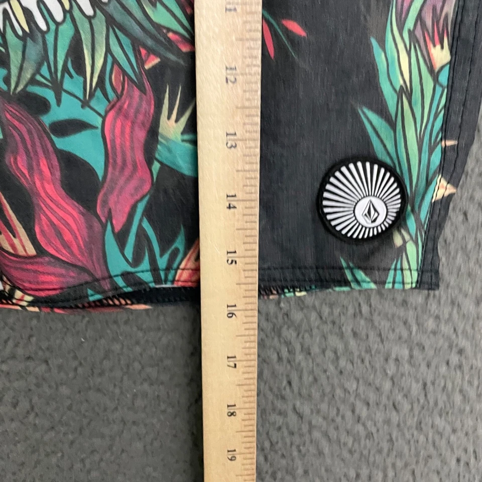 Volcom Stoneys Board Shorts Mens Small Multicolor Floral Surfer Swim Beach Dad - Image 3 of 4