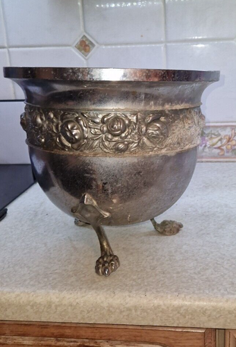 VINTAGE LARGE GALVANISED PLANTER ON 3 LIONS FEET 12" DIAMETER - 第 4/8 張圖片