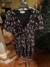 WAYF Mini Dress Floral Print Pleated . Party Sz: XS.  Deep V neck