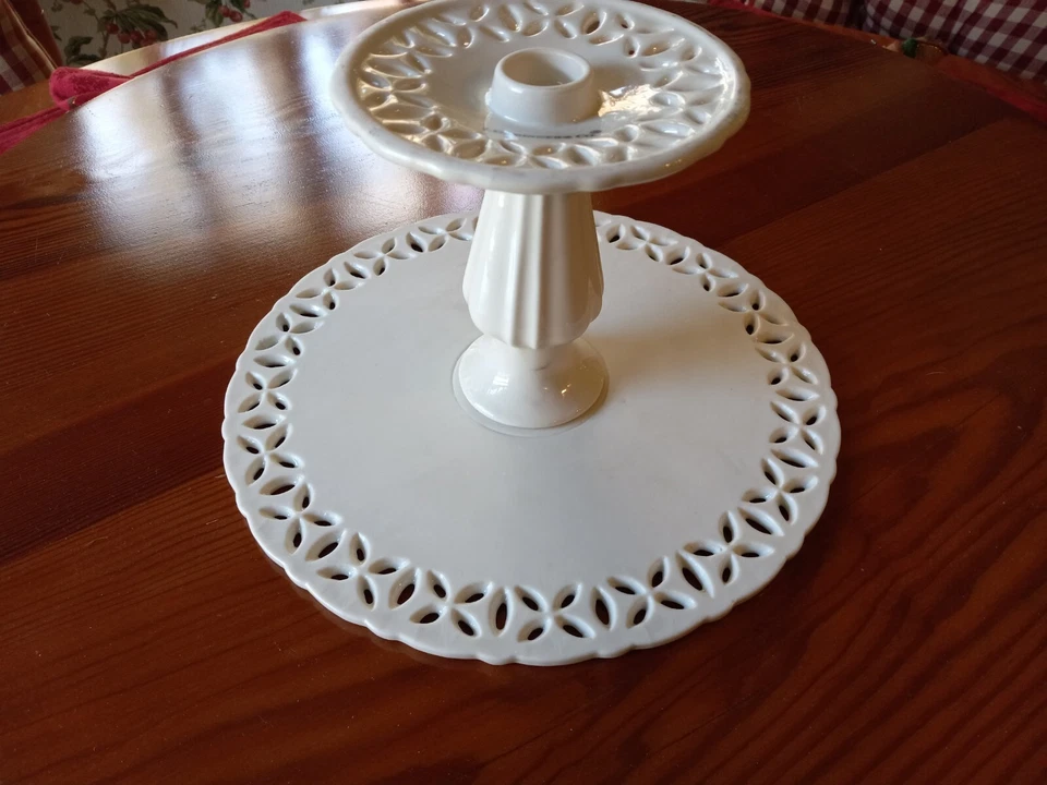 Soporte para pasteles I. Godinger vintage de cerámica con borde de encaje Foto 3 de 4