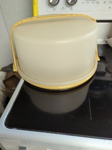 Tupperware Maxi Large Round Cake Taker Carrier  Vintage Harvest Gold With Handle