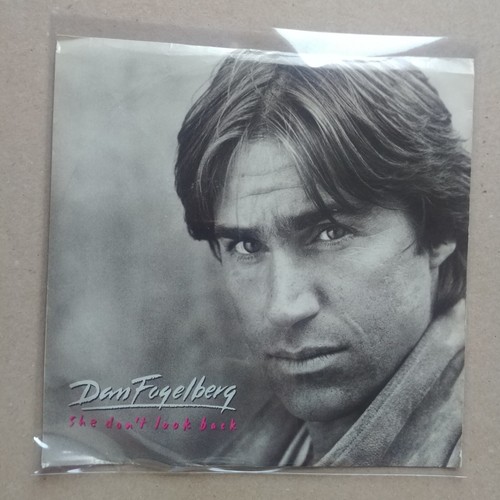 DAN FOGELBERG She Don't Look Back DJ PROMO 45 7" POP SYNTH Record Vinyl