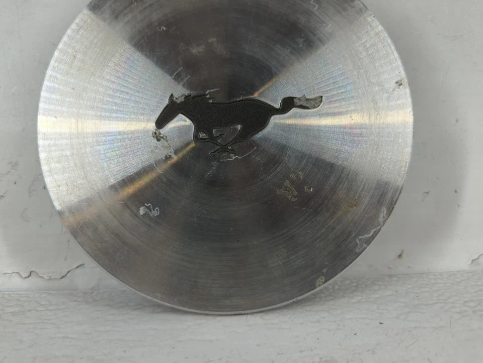 Ford Mustang 2017 llanta tapa central TH69M Foto 4 de 4