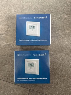 Zwei Homematic IP Wandthermostat HmIP WTH 1 mit Luftfeuchtigkeitssensor