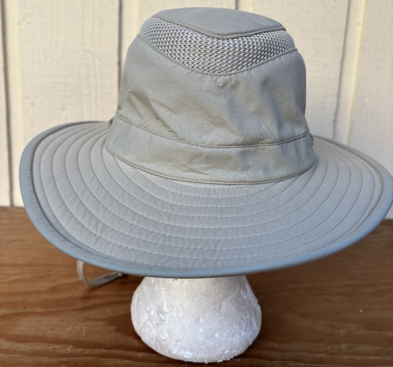 Tilley  LTM6 Airflo Broad Brim Hat Size 7 1/4, 23 3/4 in, 58