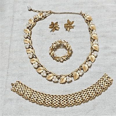 Vintage Trafari MCM Classic Gold Pearls Necklace 4P Set
