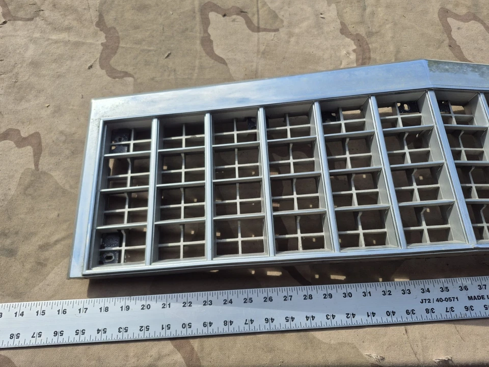 Parrilla Ford LTD 1980-1987 Crown Victoria OEM 81 82 83 84 85 86 87  Foto 2 de 4